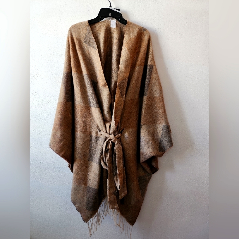 NWOT Liz Claiborne plaid sweater wrap tan fringed One size